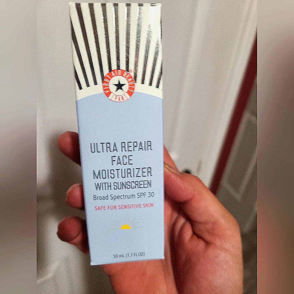 First aid beauty ultra repair moisturizer spf 30